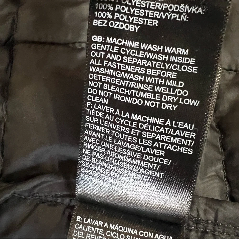 The North Face Thermoball Puffer Vest Womens M Black Quilted Outdoor Gorpcore - Picture 9 of 10